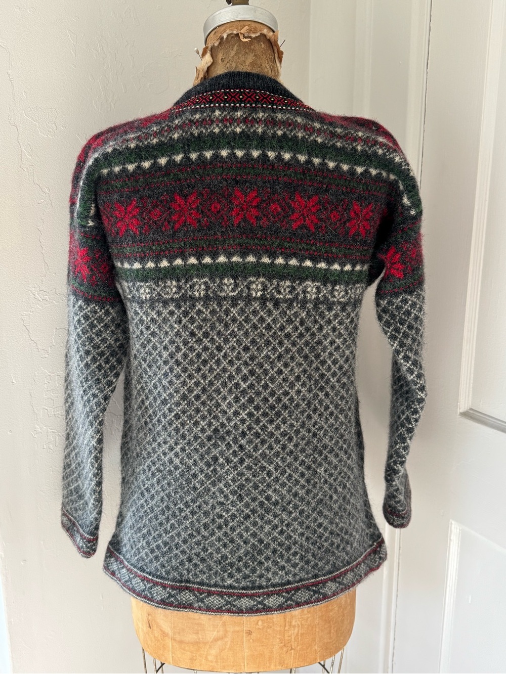 VINTAGE Squaw Valley 100% Wool Sweater - Picture 13 of 16